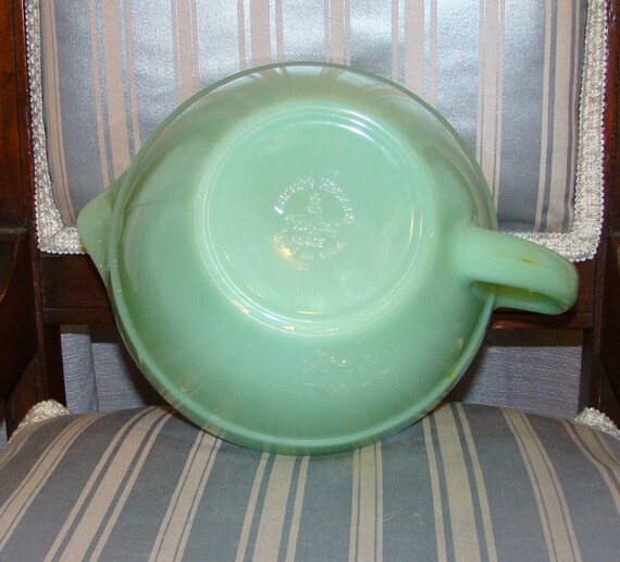 Vintage Anchor Hocking Green Milk Glass Scoop Jug with Spout