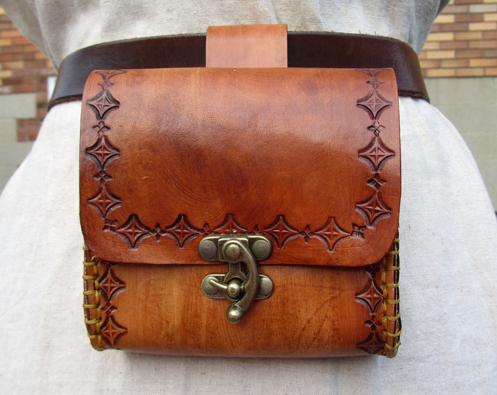 Medieval Belt Bag Tan with Diamond Tooling by EarthlyLeatherDesign