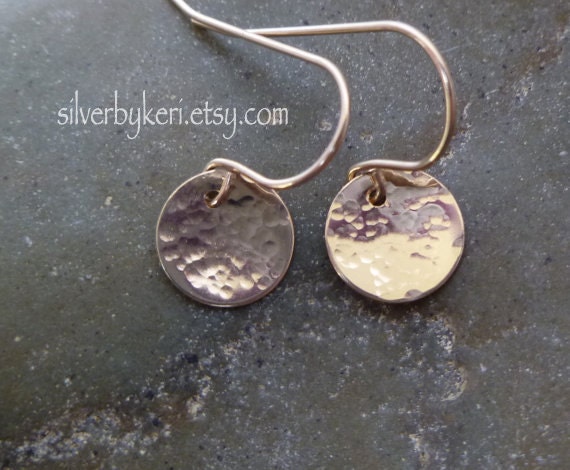 Items similar to Hammered Gold Disc Earrings - 10mm 14k Gold Fill
