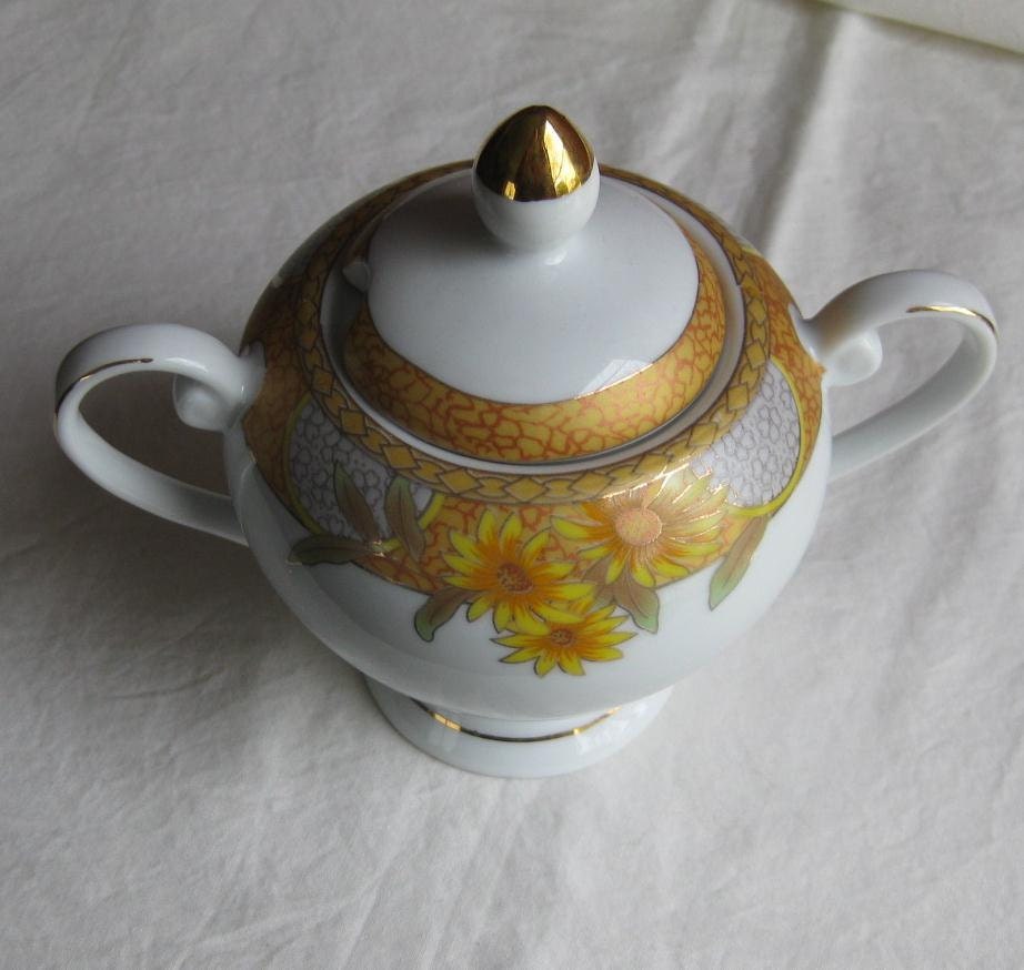 Yamasen Porcelain Gold Collection Lidded Sugar Bowl