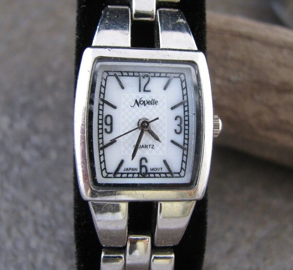 Vintage Ladies Novelle Quartz Watch