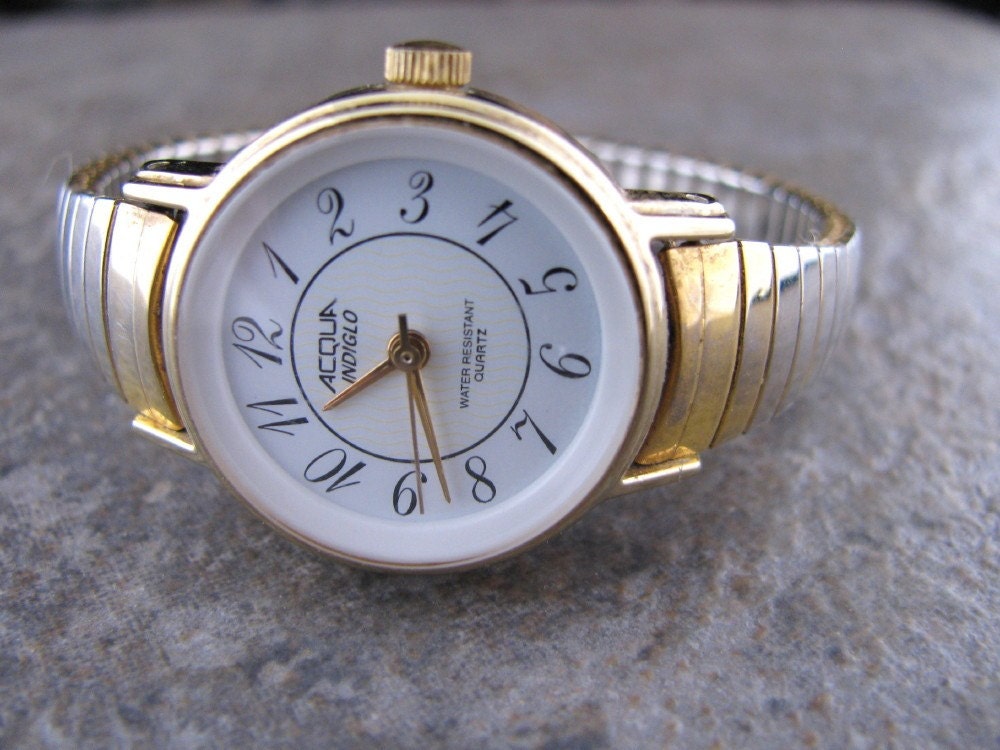 acqua indiglo watch