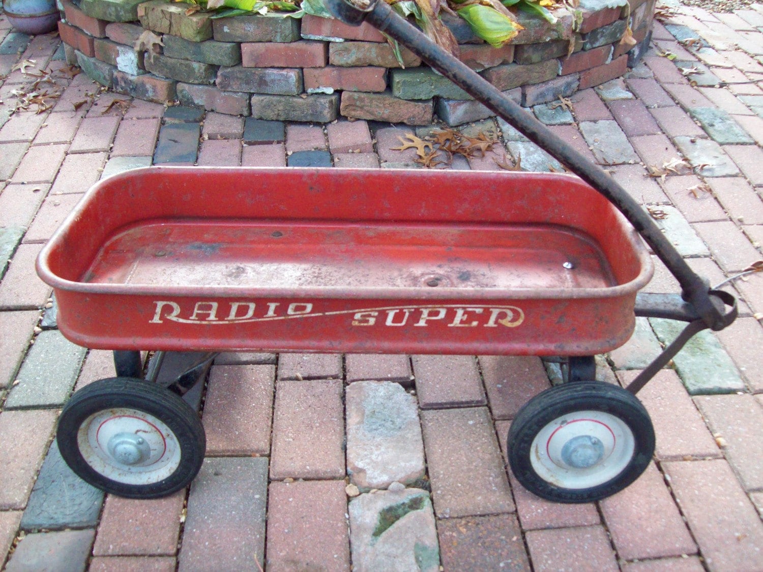 Vintage Radio Super Wagon.