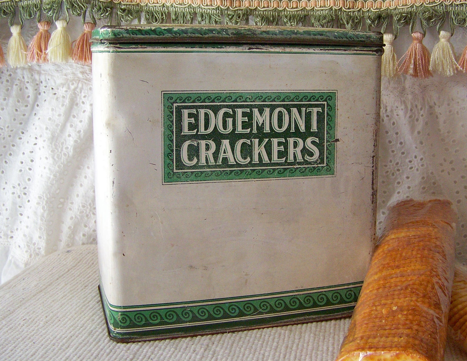 Vintage Edgemont Cracker Tin 1924 Green Kitchen Tin Country