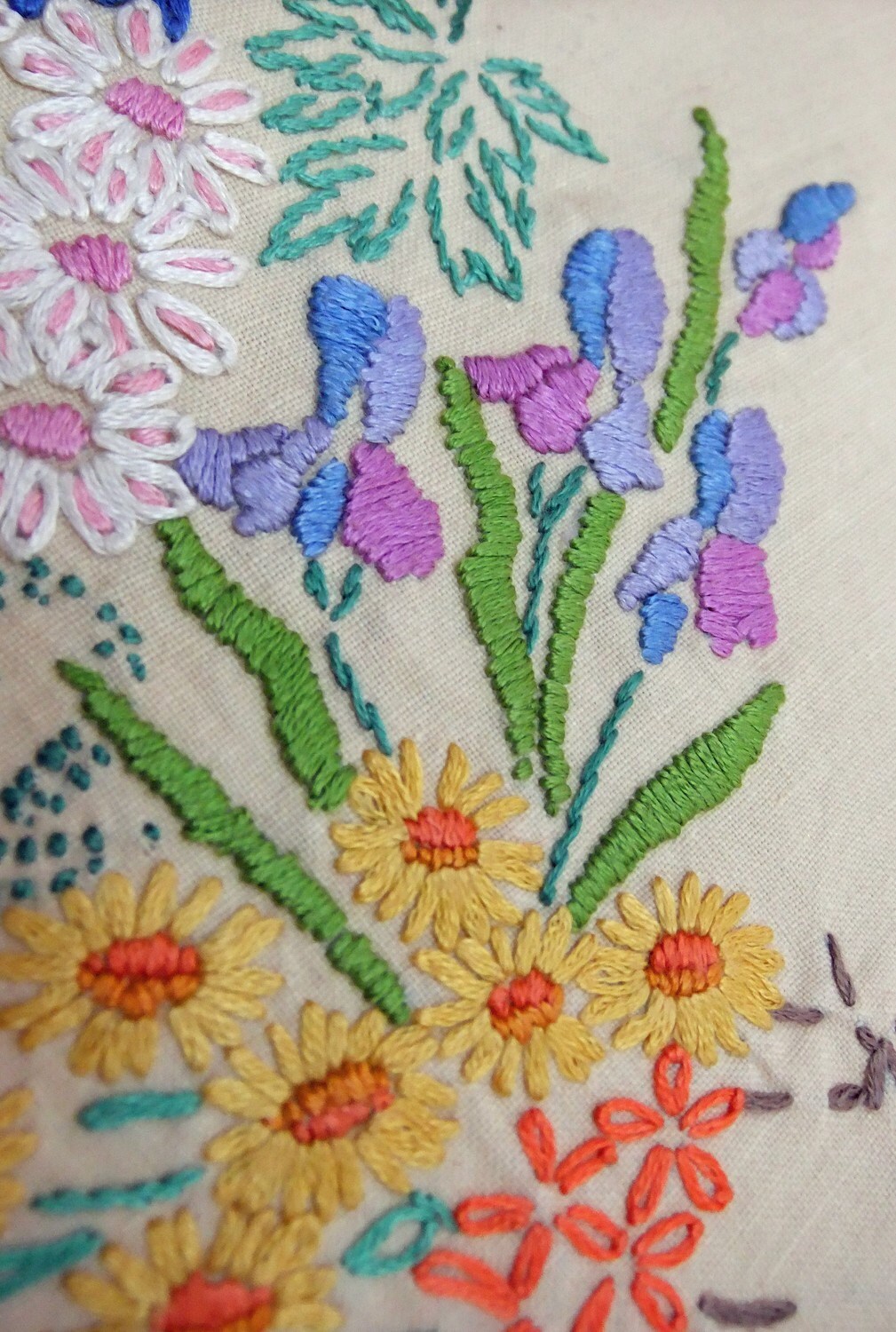 Vintage embroidered tablecloth / embroidered table cover