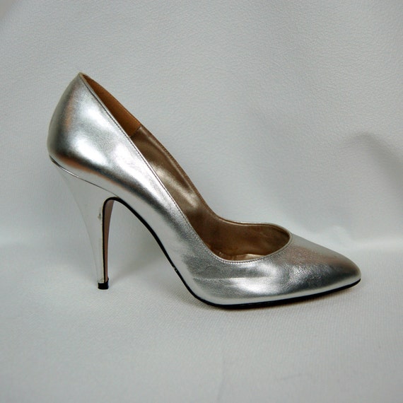 Sale // 80's Silver Pumps Spanish Leather 7.5