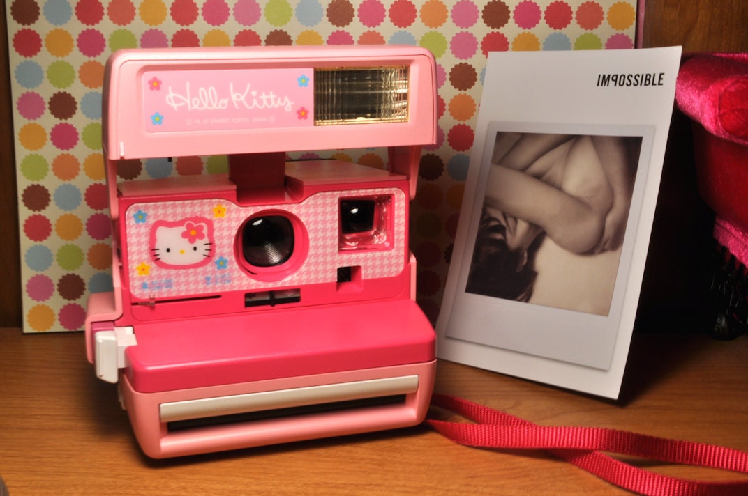 HELLO KITTY Polaroid 600 Camera