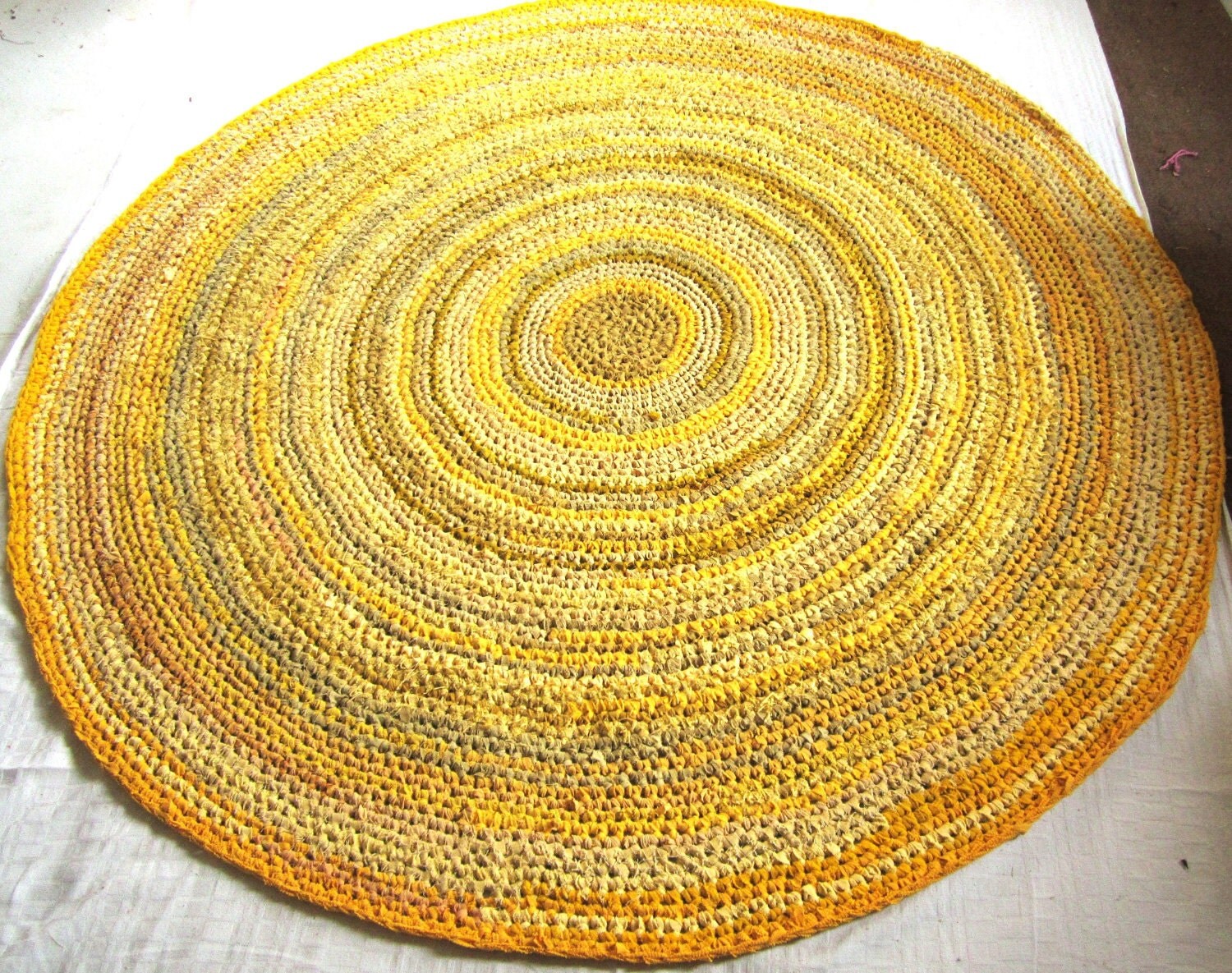 Crochet rag rug 5' mustard yellow pale beigegold by Gunaspalete