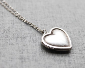 Vintage style Simple Heart Locket - S2092