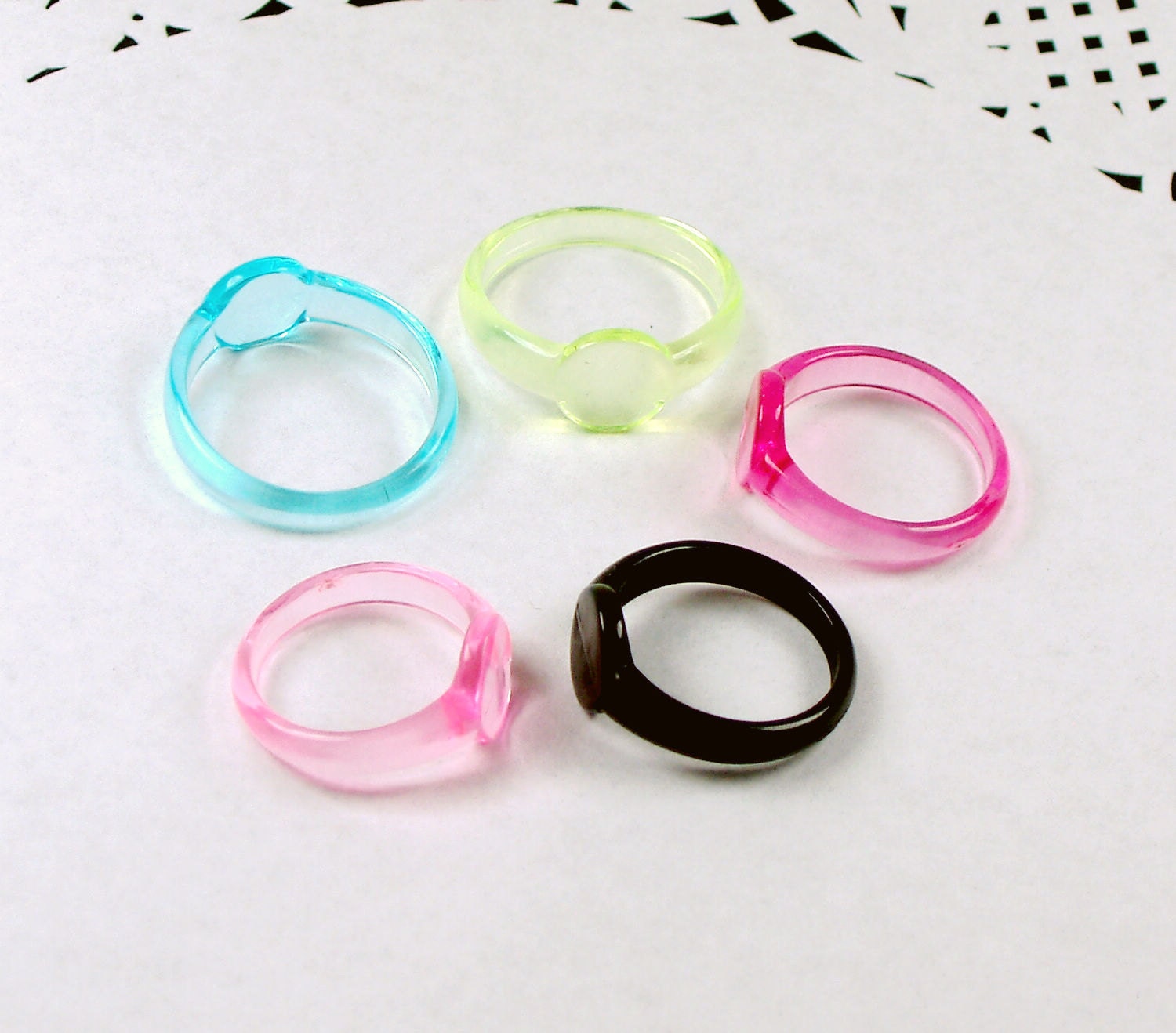 40pcs Assorted Color Plastic Transparent Ring Base with 8mm