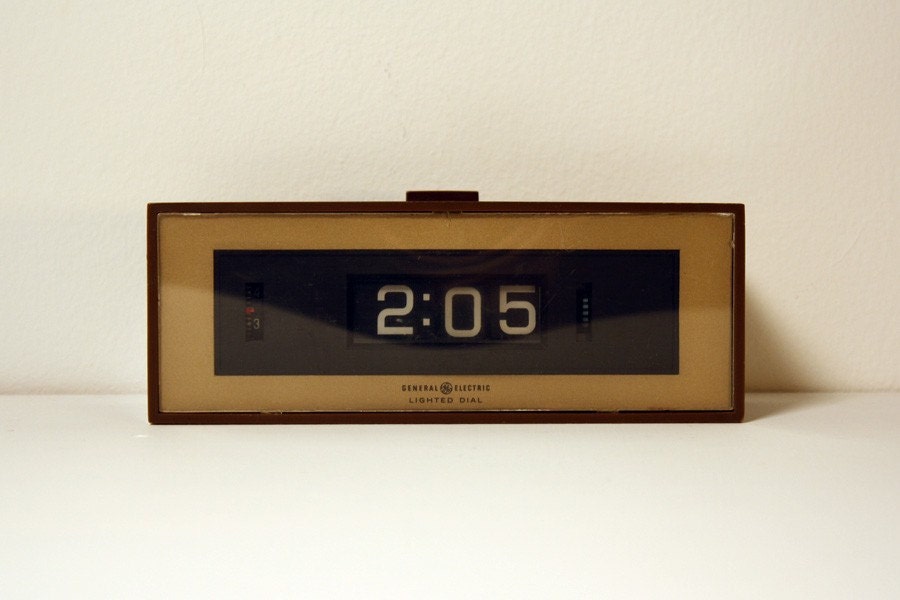 Vintage Faux Wood Grain GE Flip Drum Number Alarm Clock
