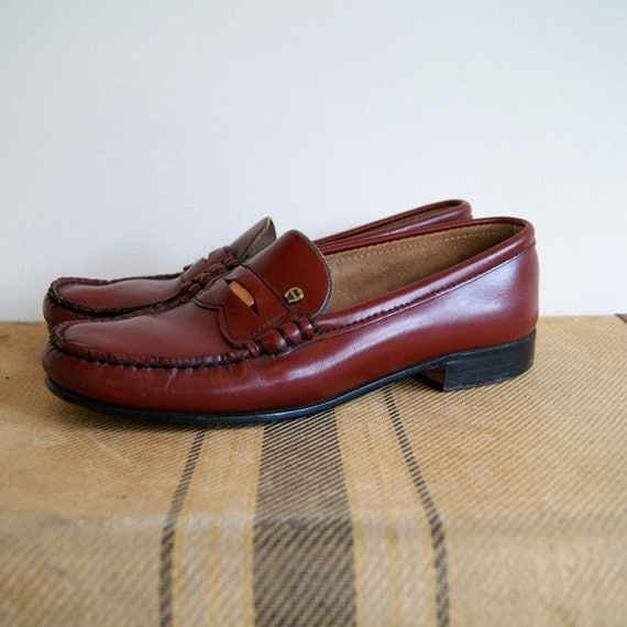 Vintage Penny Loafers. Etienne Aigner. 1980s. Size 7.5