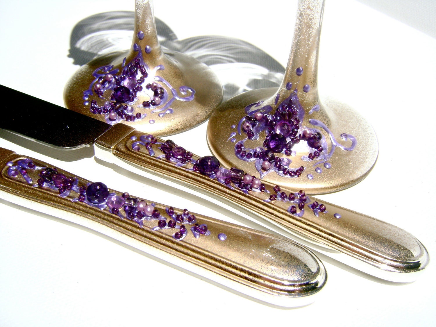  Elegant  wedding  cake  serving  set  hand decorated with purple