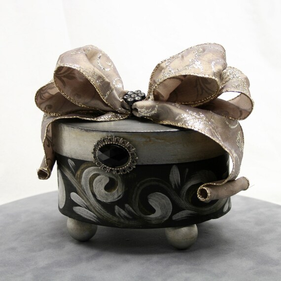 Regency large oval paper mache box