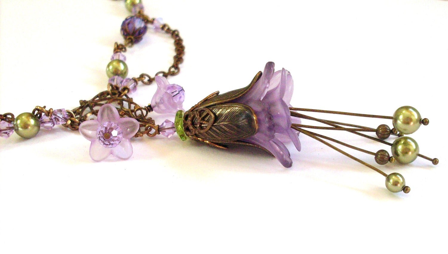 Lucite flower necklace purple antique brass. Mauve layered