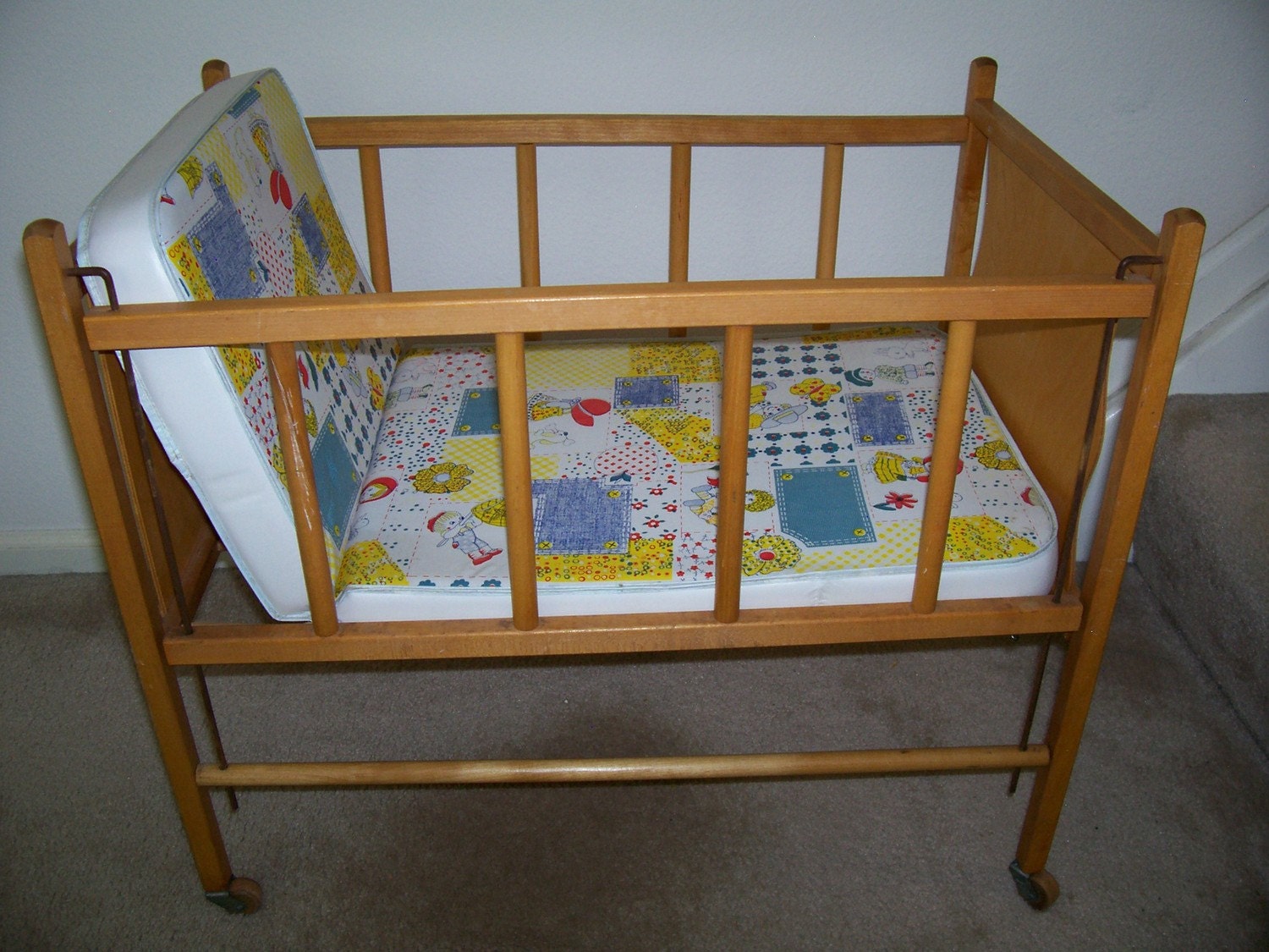 Vintage Doll Crib 105