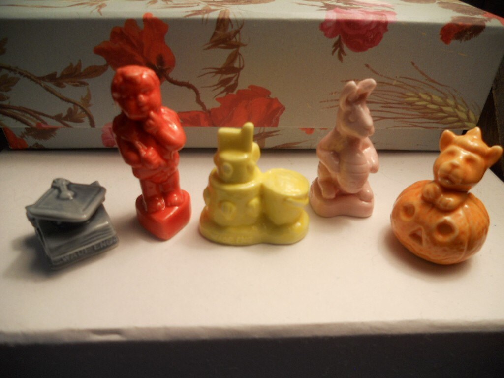 red rose tea figurines series