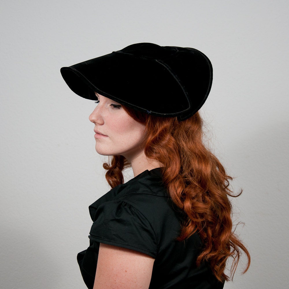 vintage 1940s hat // black velvet portrait hat // The Flying