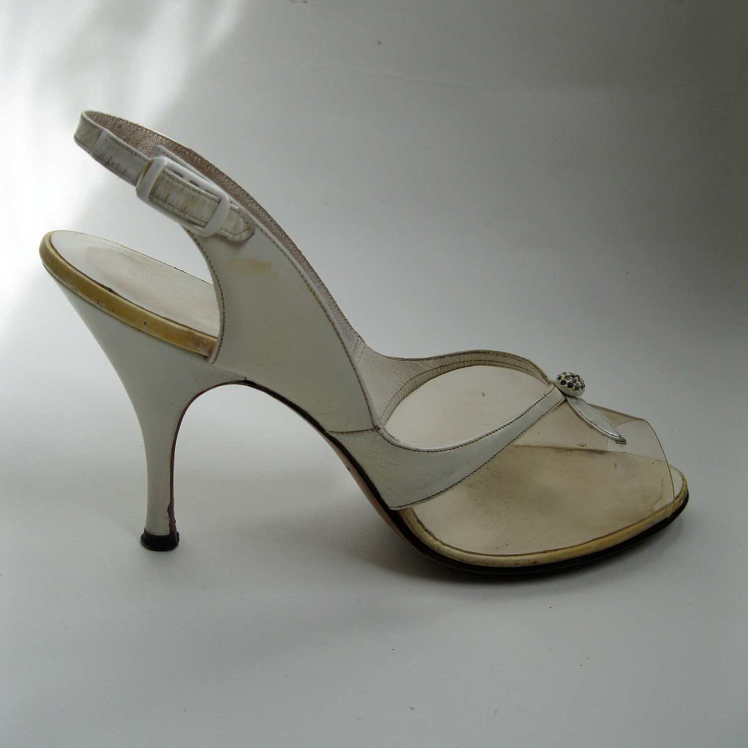Items similar to Vintage 1950s White Wedding Shoes Leather Peep Toe ...