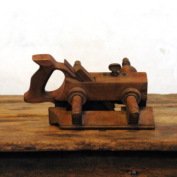 Antique Wood Plow Plane // The Carpenter