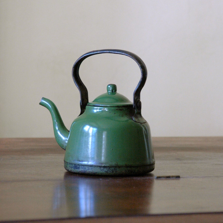 Vintage Enamelware Kettle / Green Tea / Small Kettle