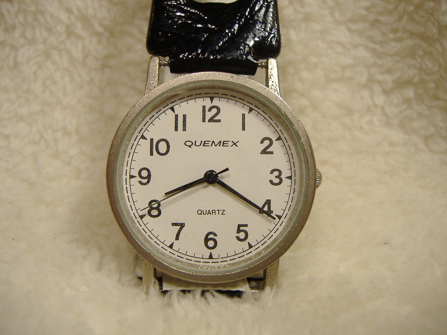 Vintage 1980s Quemex Mens Quartz Watch.