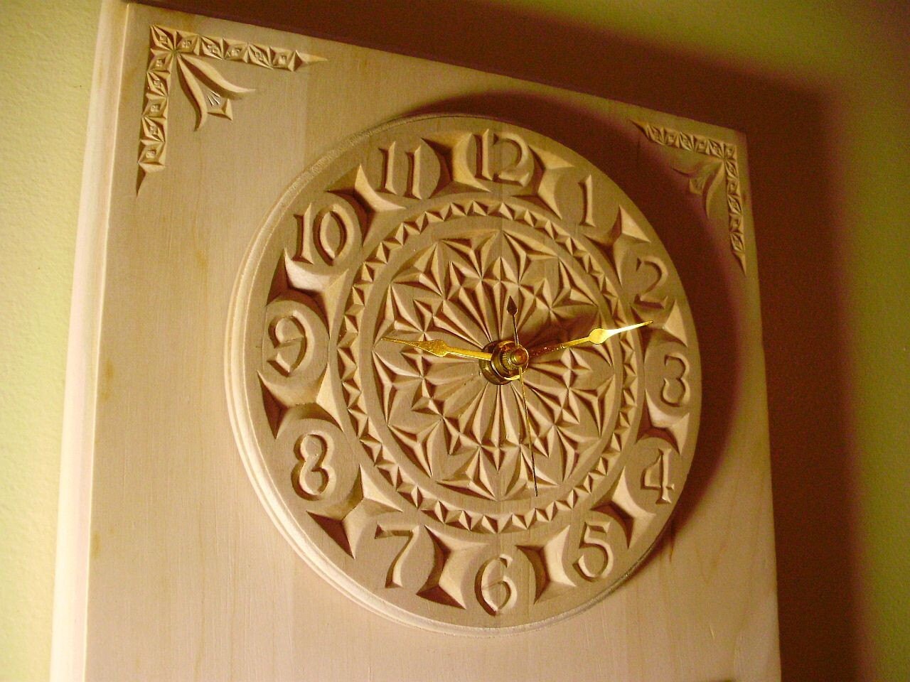 Beautiful personalized chip carved clock