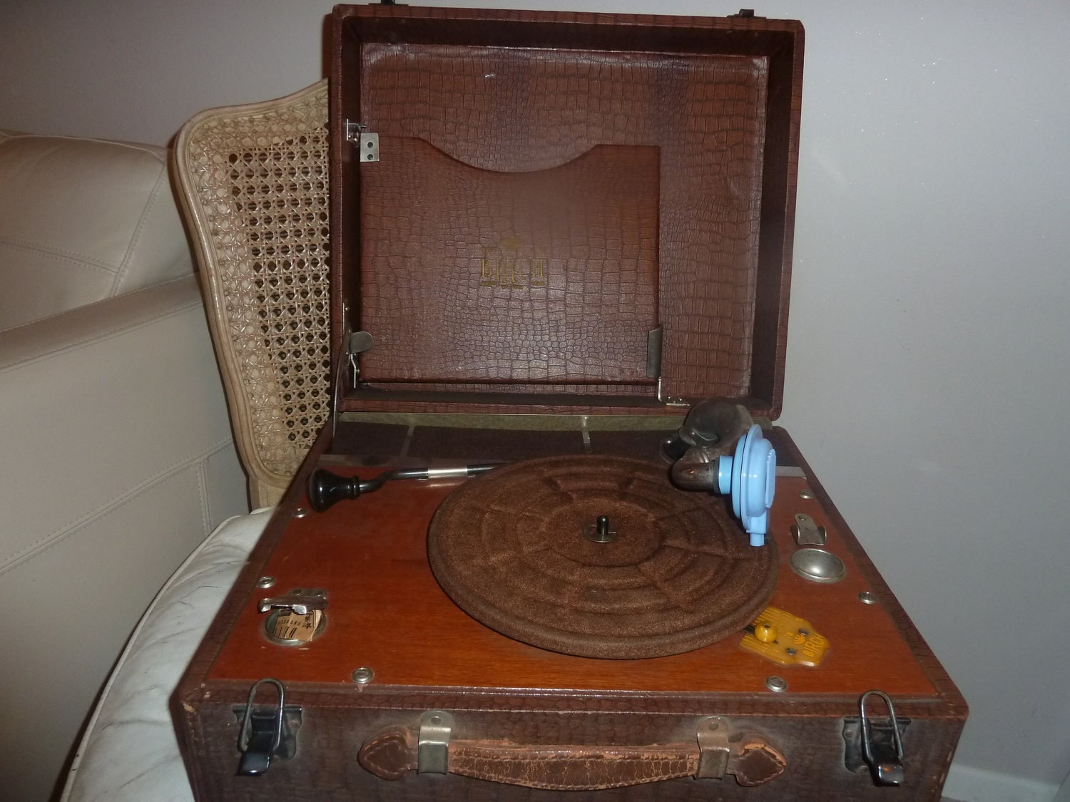 1930's Vintage Birtch Phonograph player Portable Record