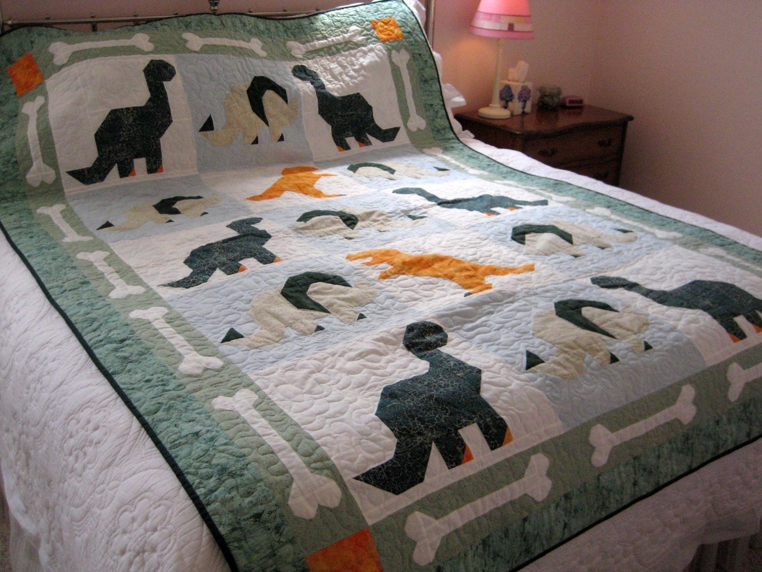 dinosaur-pieced-twin-quilt-green-white-fabric-by-quiltsbringsmiles