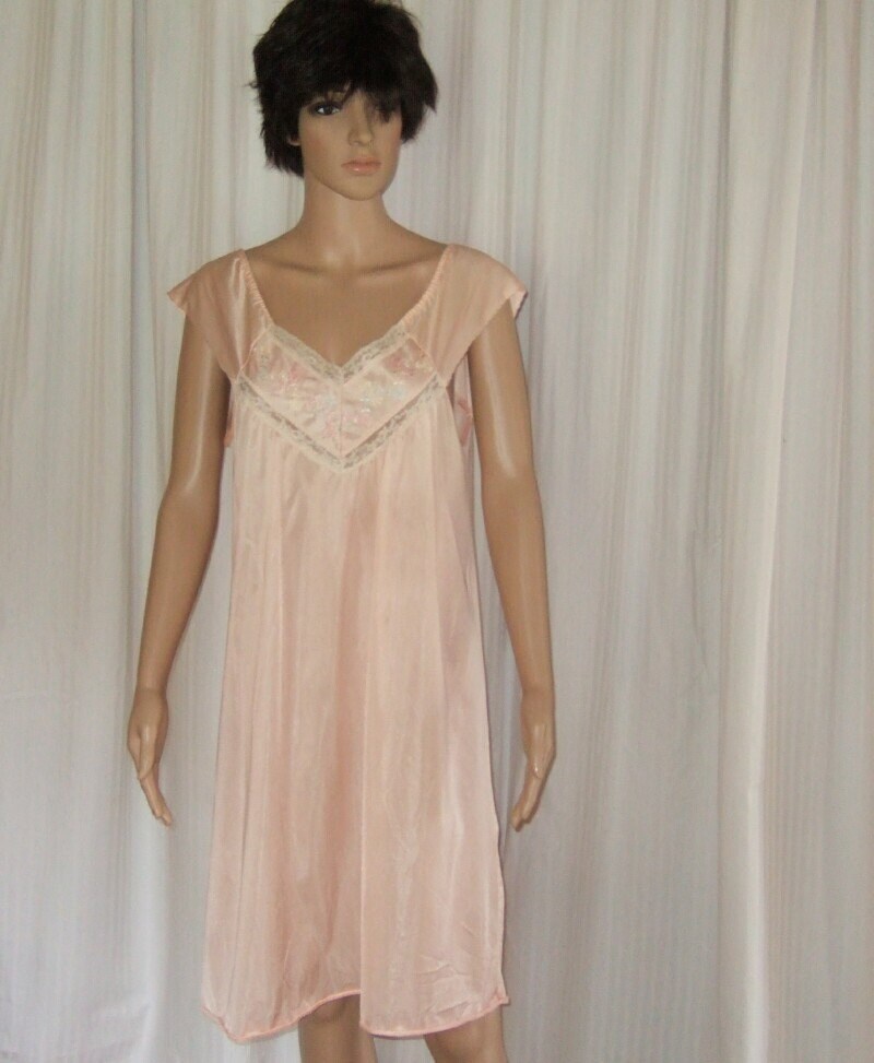 Vintage Vanity Fair Nightgown 9