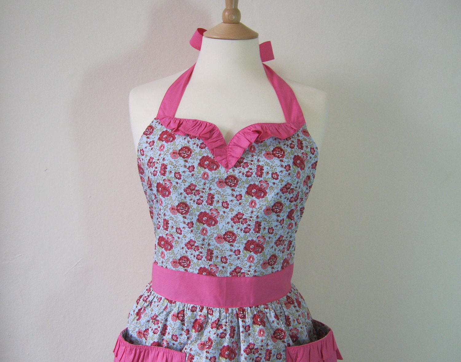 Vintage inspired 1950s apron with curve ruffle red and pink