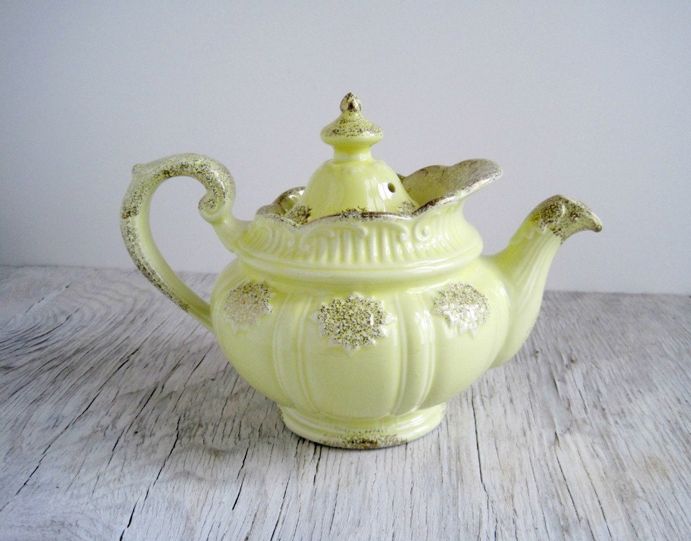 Vintage Hall China Teapot Country Cottage Style