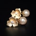 Flower Earrings with Pearls in Gold. Pearl Earrings. Bridesmaid Earrings. Wedding. Bridal Jewelry. Swarovski. Sister. Mom. Daughter. Friend.