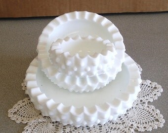 Vintage FENTON Milk Glass Nested 3 Bowls In Nobnail Design.
