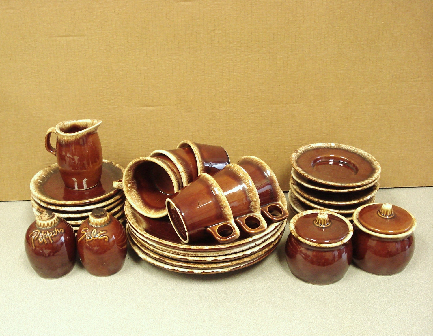 Vintage HULL Brown Drip CRESTONE Pottery Dinnerware Big Lot 32