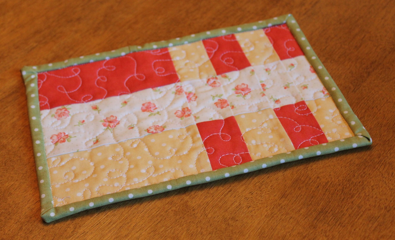 Quilted Patchwork Mug Rug in Strawberry Fields