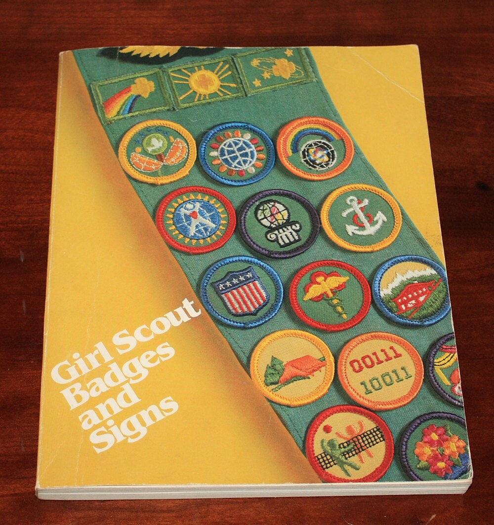1980 Girl Scout Handbook Badges and Signs Hand Book