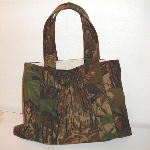 Camouflage handbag purse pocketbook tote Realtree camo fabric