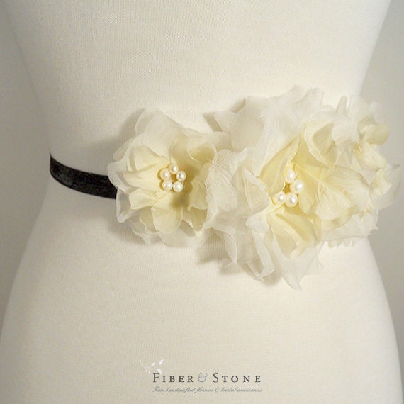 Pure Silk Sash, Ivory Wedding Sash Flower, Sash Belt, Cream Floral Sash, Freshwater Pearl, Wedding Dress Flower, Ivory Bridal Sash flowers