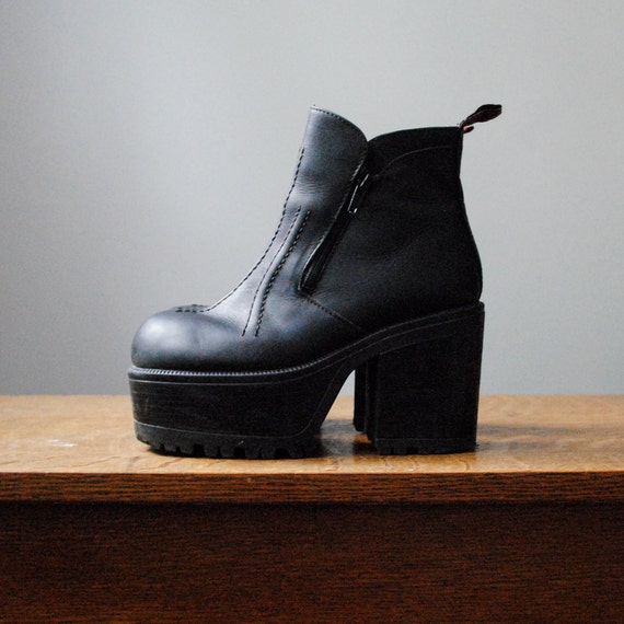 vintage platform boots in black leather with chunky heel and