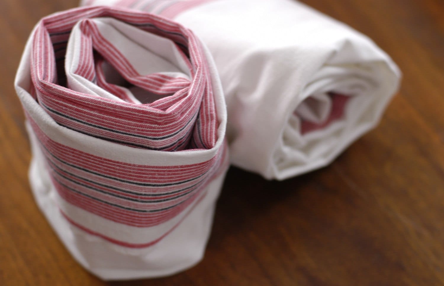 Vintage Dish Towels set of 2 by bonnbonn on Etsy