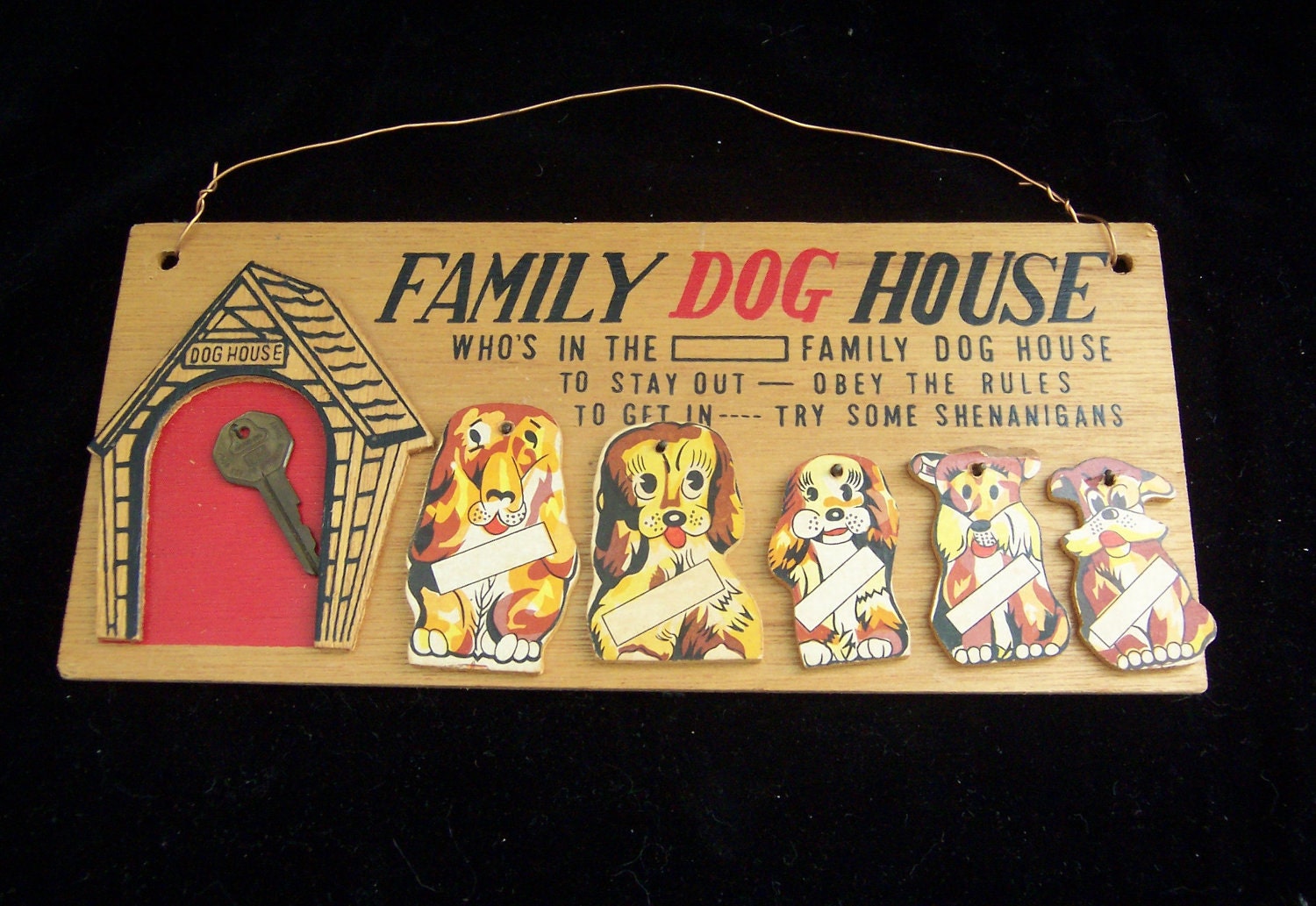 family-dog-house-key-holder-wall-hanging