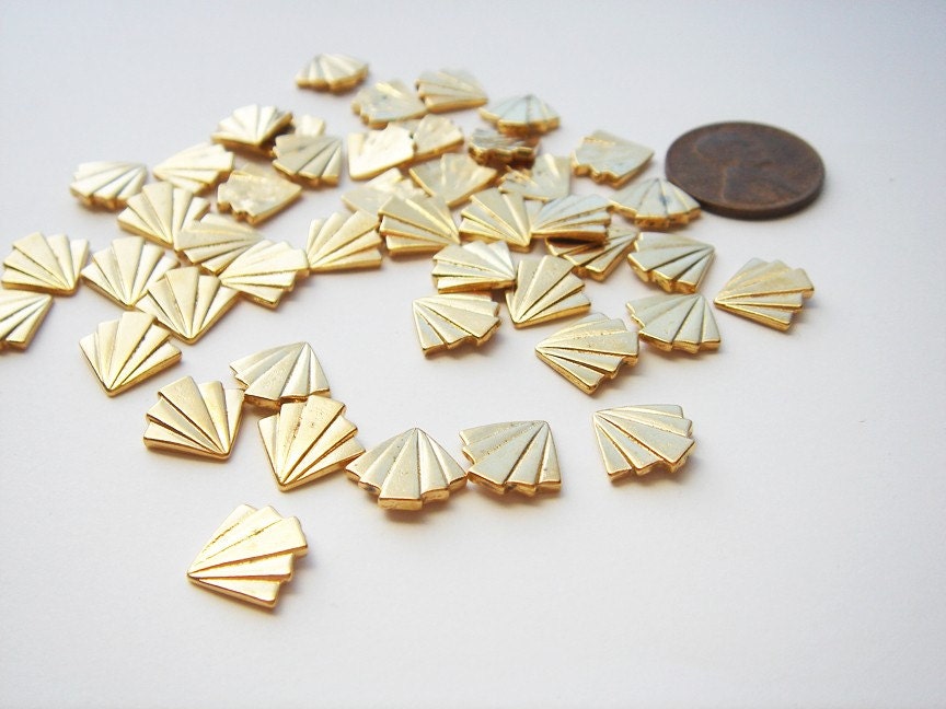 20 Art Deco vintage gold tone embellishments HC010. st 2016. from