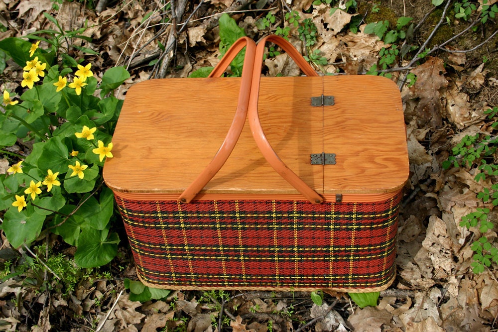 Vintage Large Redmon Plaid Picnic Basket by DukeCreekStudios
