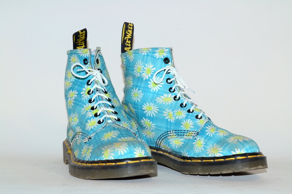 Flowerpatterned Dr. Martens boots Made in England