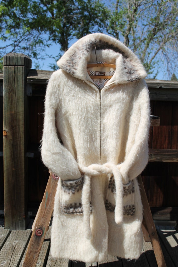 vtg. icelandic mountain sheep WOOL long coat womens medium