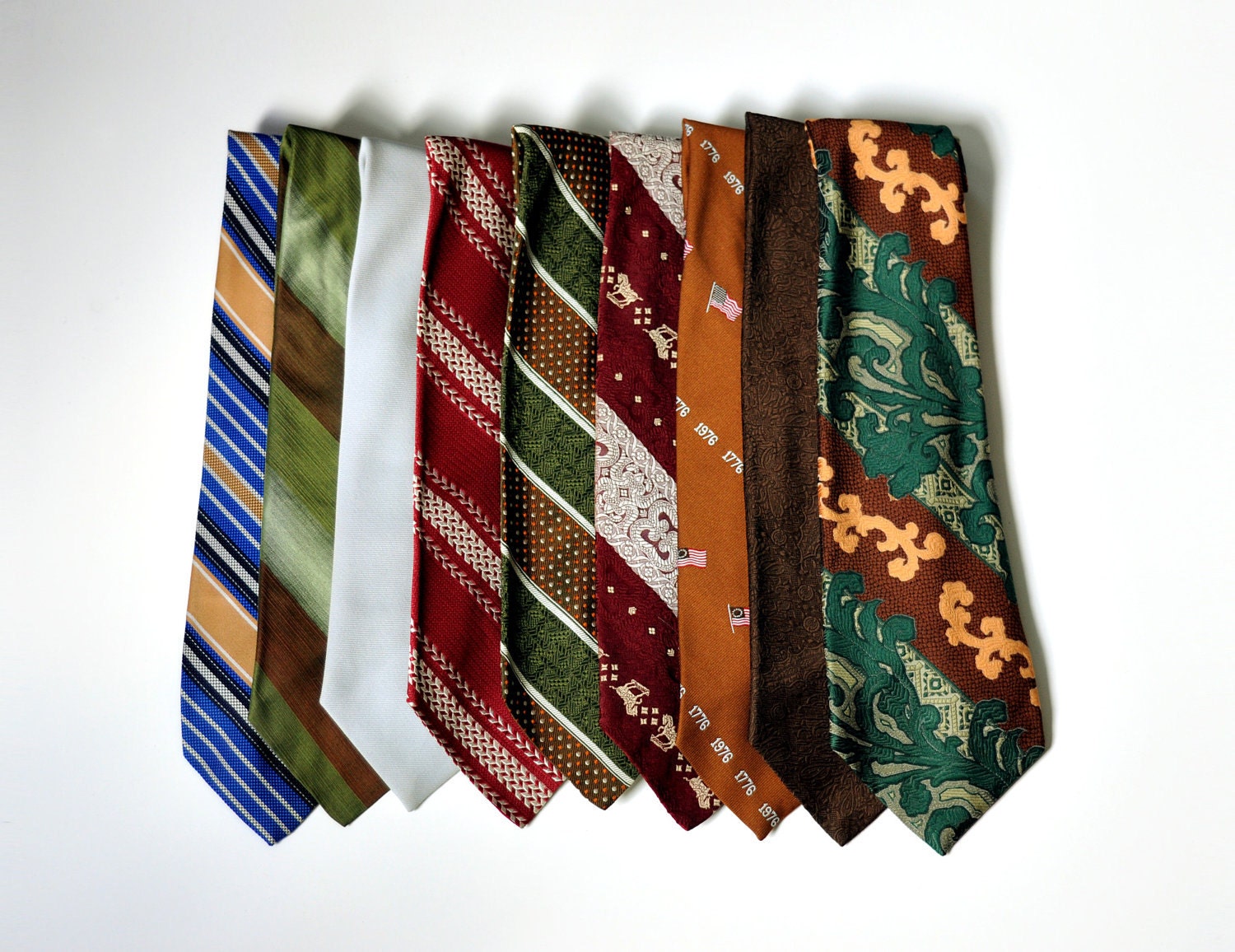 RESERVED 70s tie 1970 necktie wide polyester striped polka dot