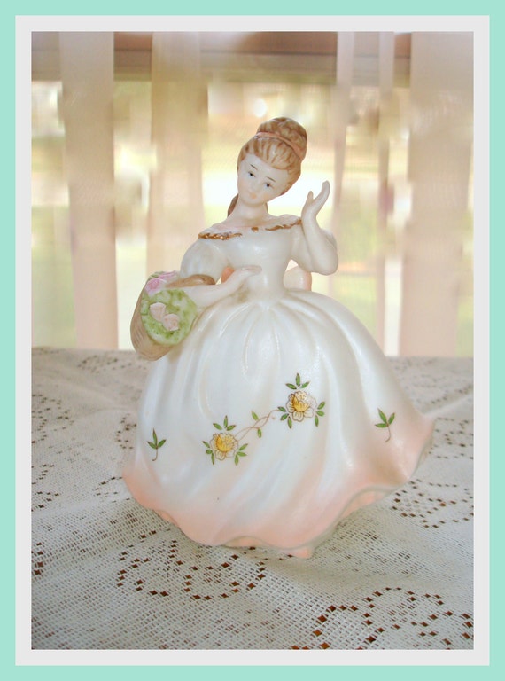 Vintage Victorian Figurine Night Light in by fineoldthings on Etsy