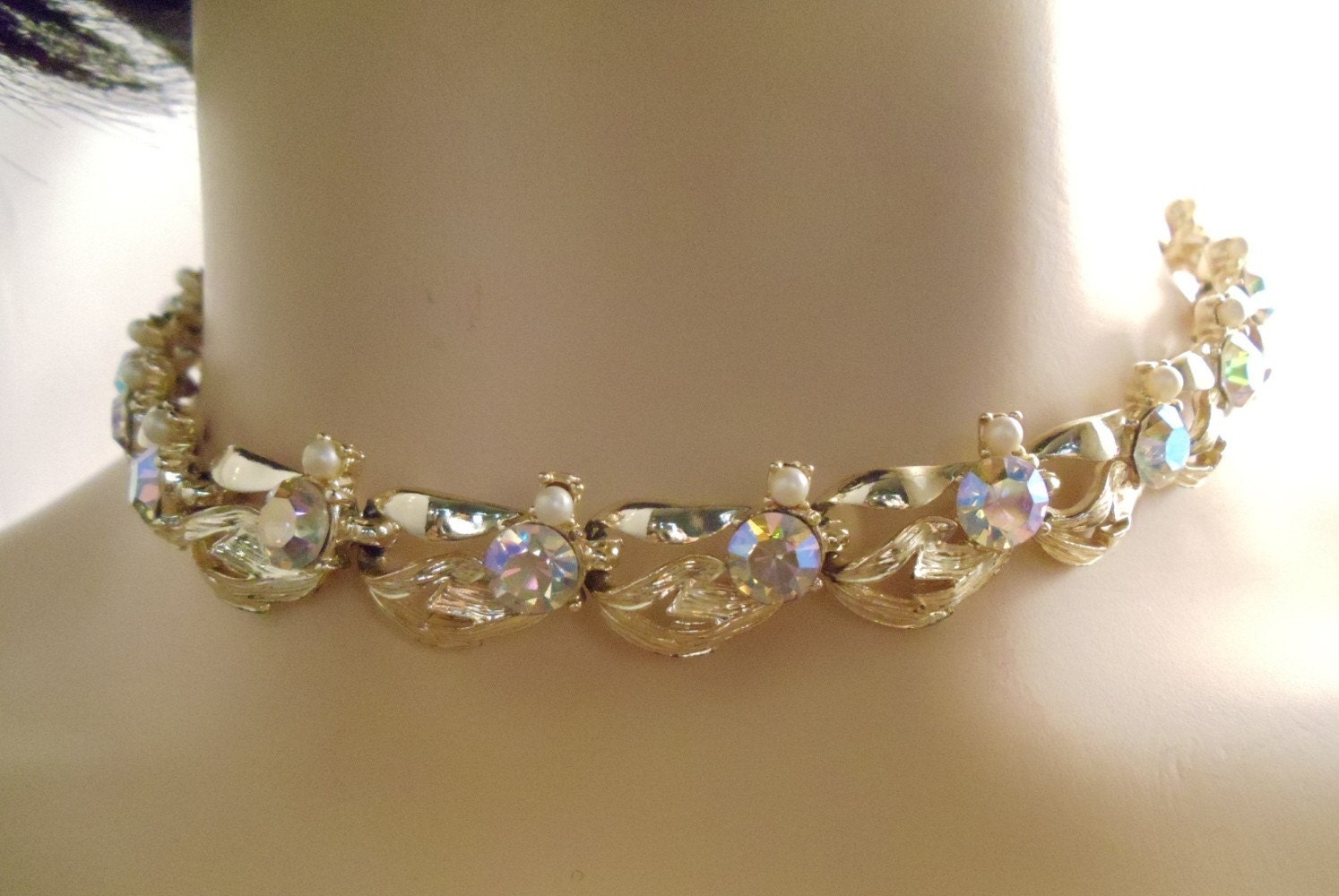 vintage-coro-goldtone-aurora-borealis-and-pearl-necklace-earrings-and
