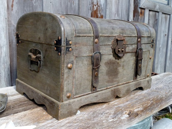 Small Vintage Steamer Trunk by TexasReclaimed on Etsy